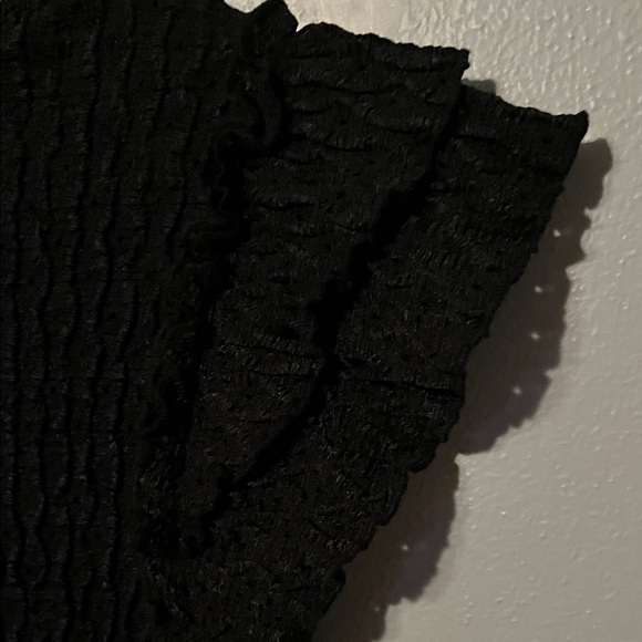 Chic Black Ruffled Blouse - Picture 5 of 5